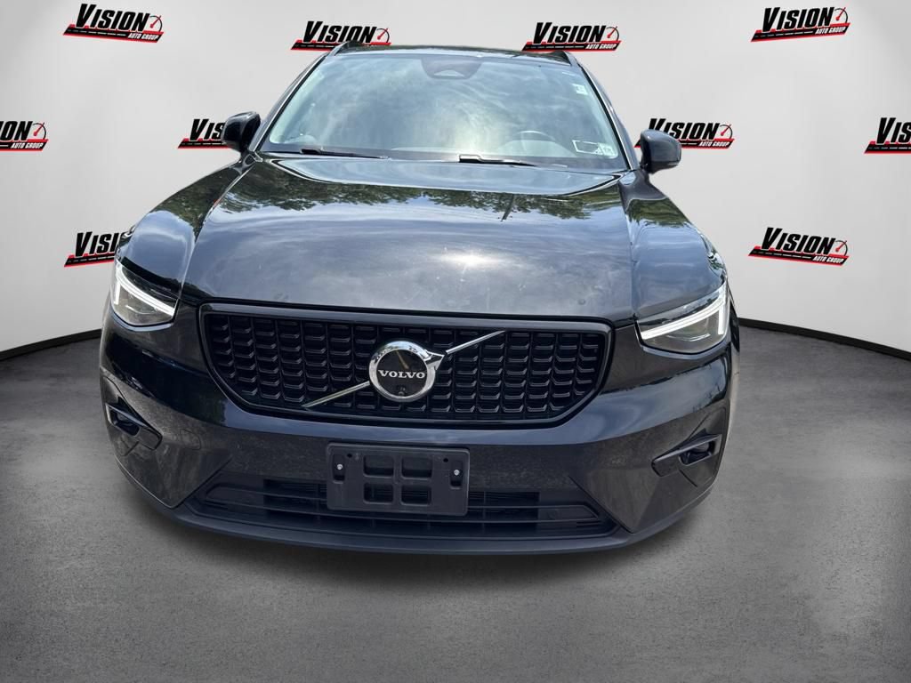 Used 2025 Volvo XC40 B5 Plus w/ Protection Package Premier AWD/4WD video 2