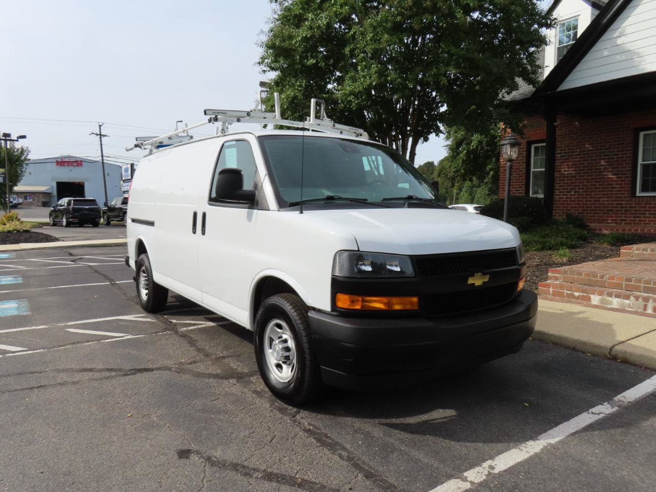 Used 2020 Chevrolet Express 3500 w/ Driver Convenience Package RWD image 11