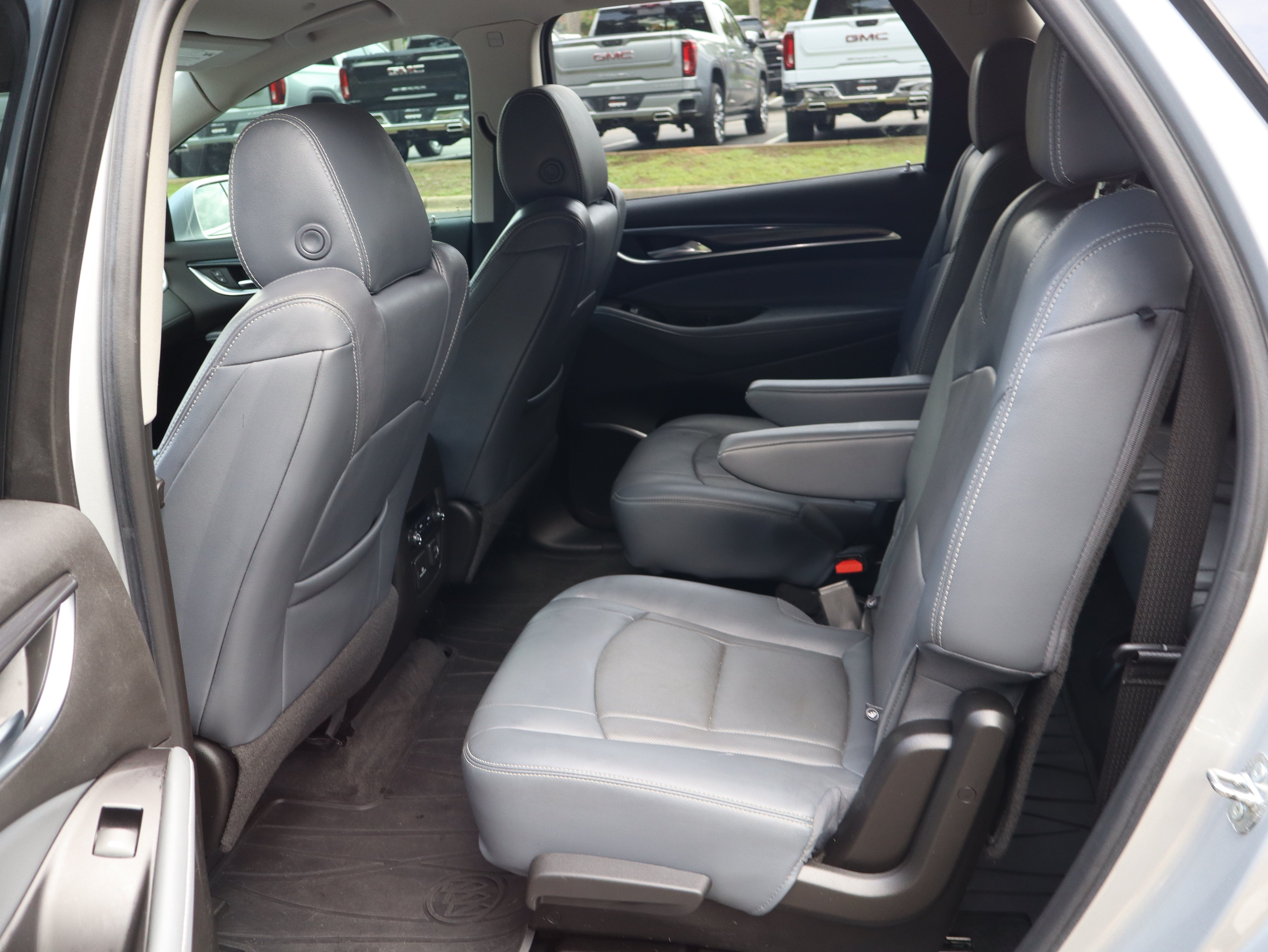 Used 2019 Buick Enclave Essence FWD image 47