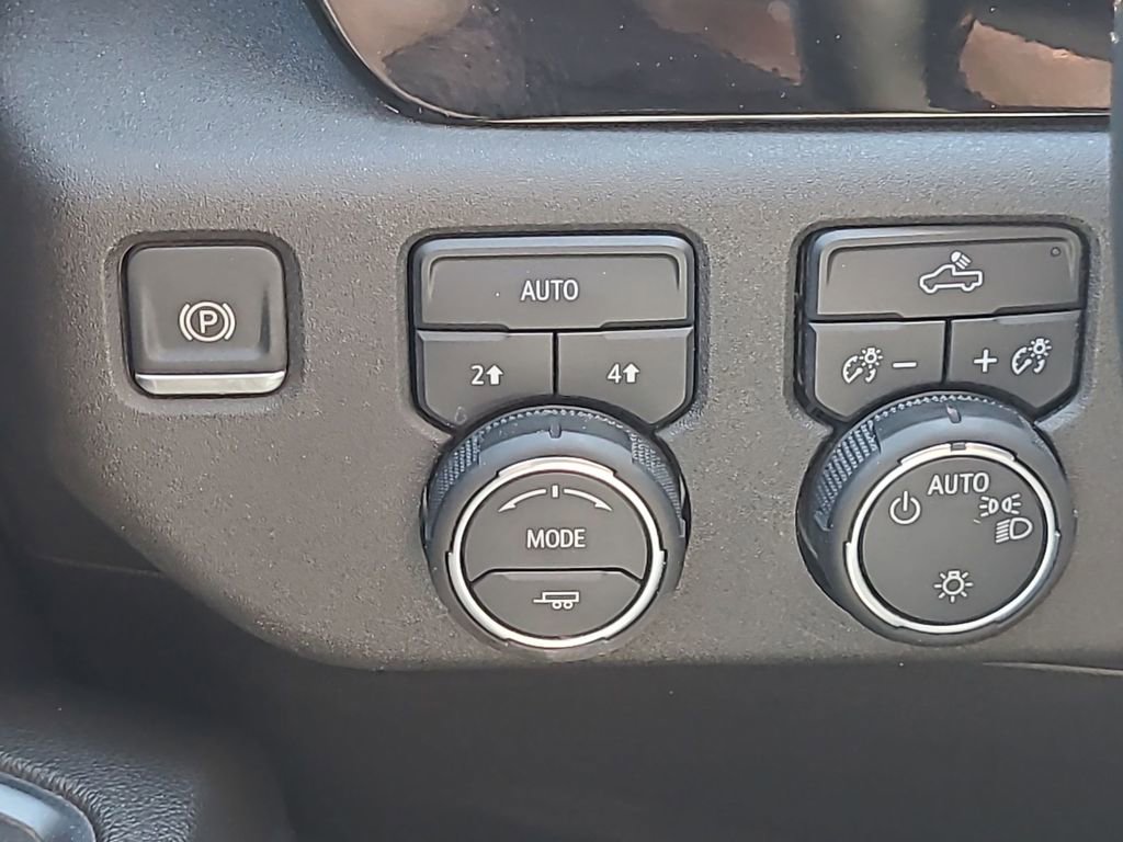 Certified 2025 Chevrolet Silverado 1500 LT AWD/4WD image 18