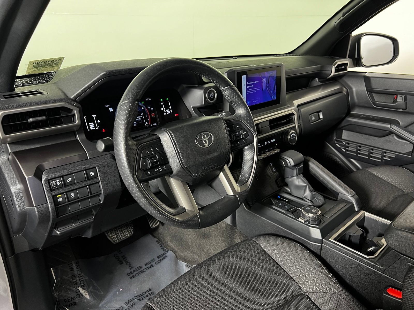 Certified 2025 Toyota 4Runner SR5 AWD/4WD image 12