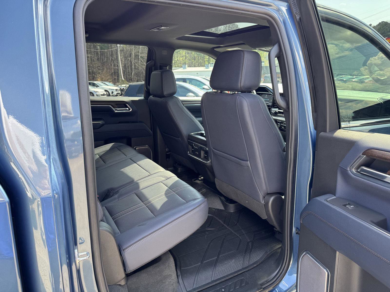 Used 2024 Chevrolet Silverado 1500 High Country image 15