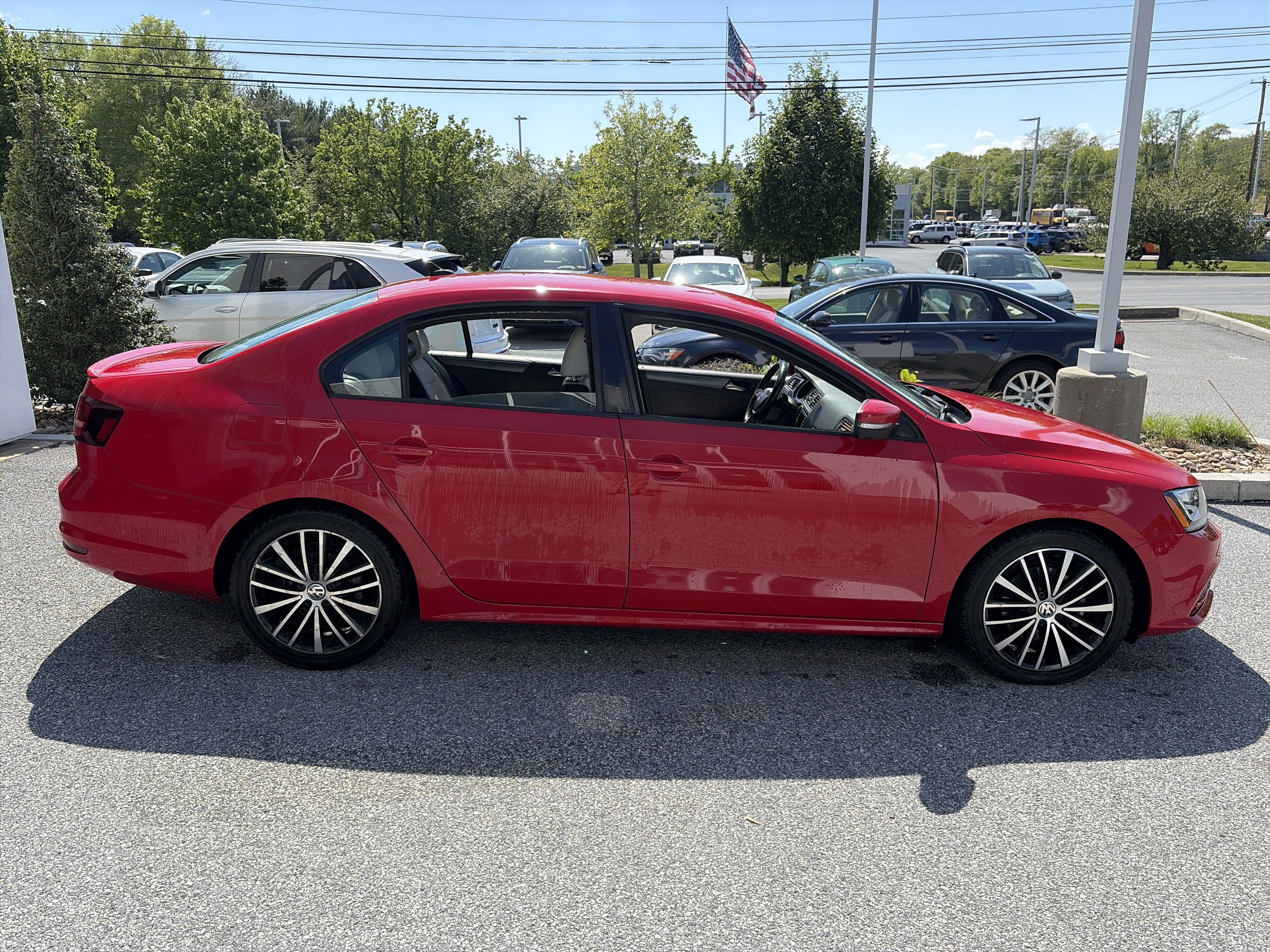 Used 2016 Volkswagen Jetta Sport w/ Lighting Package FWD image 4