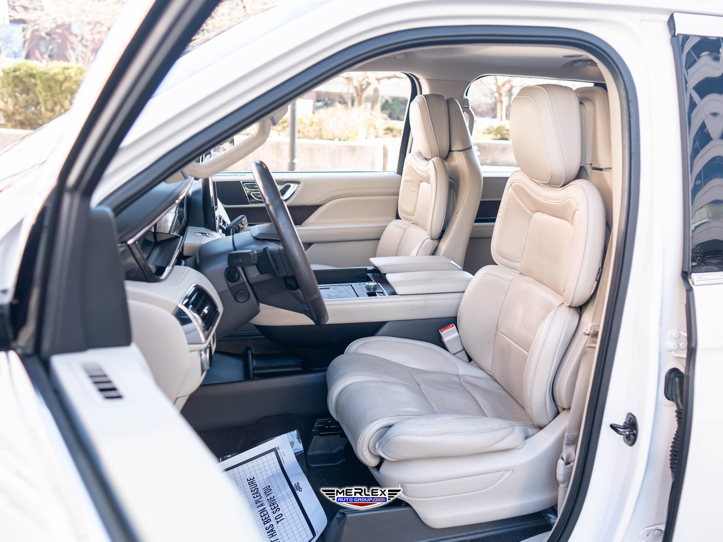 Used 2018 Lincoln Navigator Select w/ Technology Package image 16