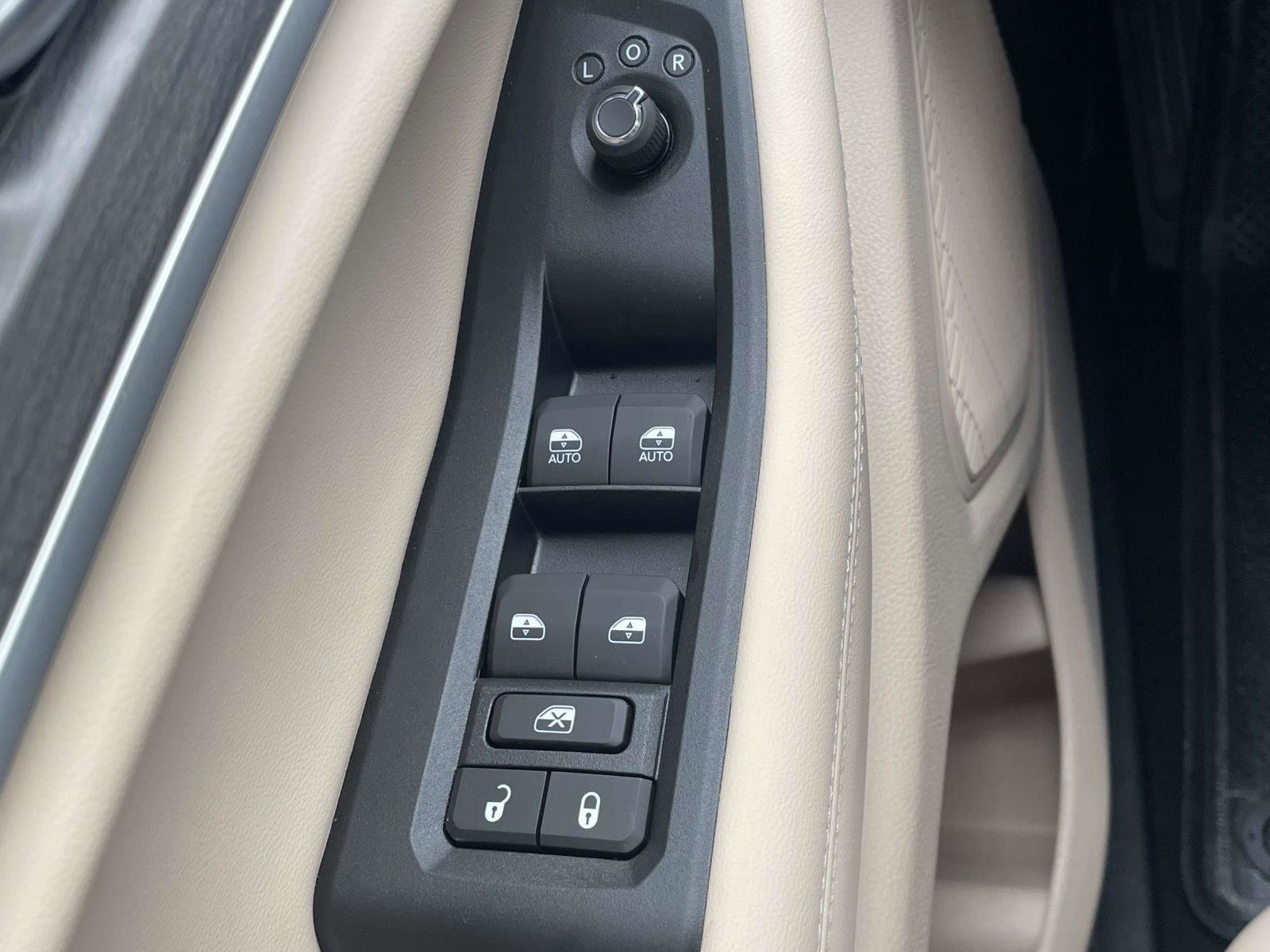 New 2025 Jeep Grand Cherokee Limited w/ Black Appearance Package image 10