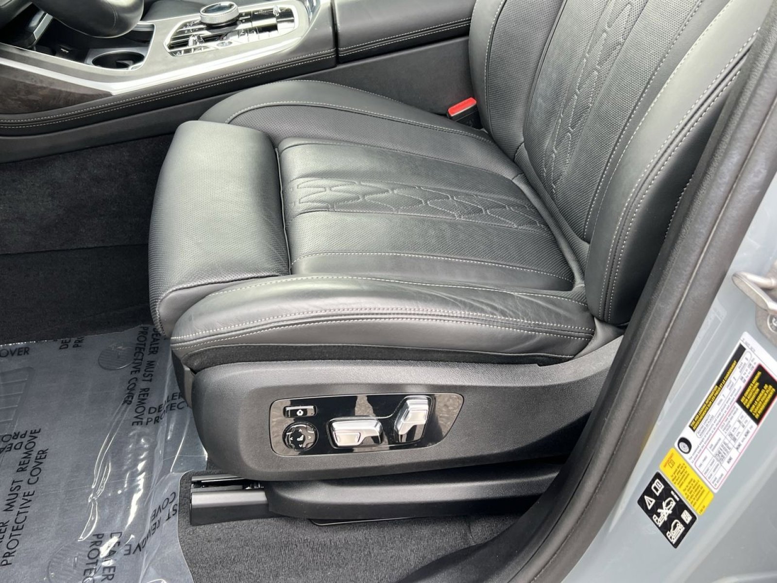 Used 2024 BMW X7 M60i w/ Executive Package image 15