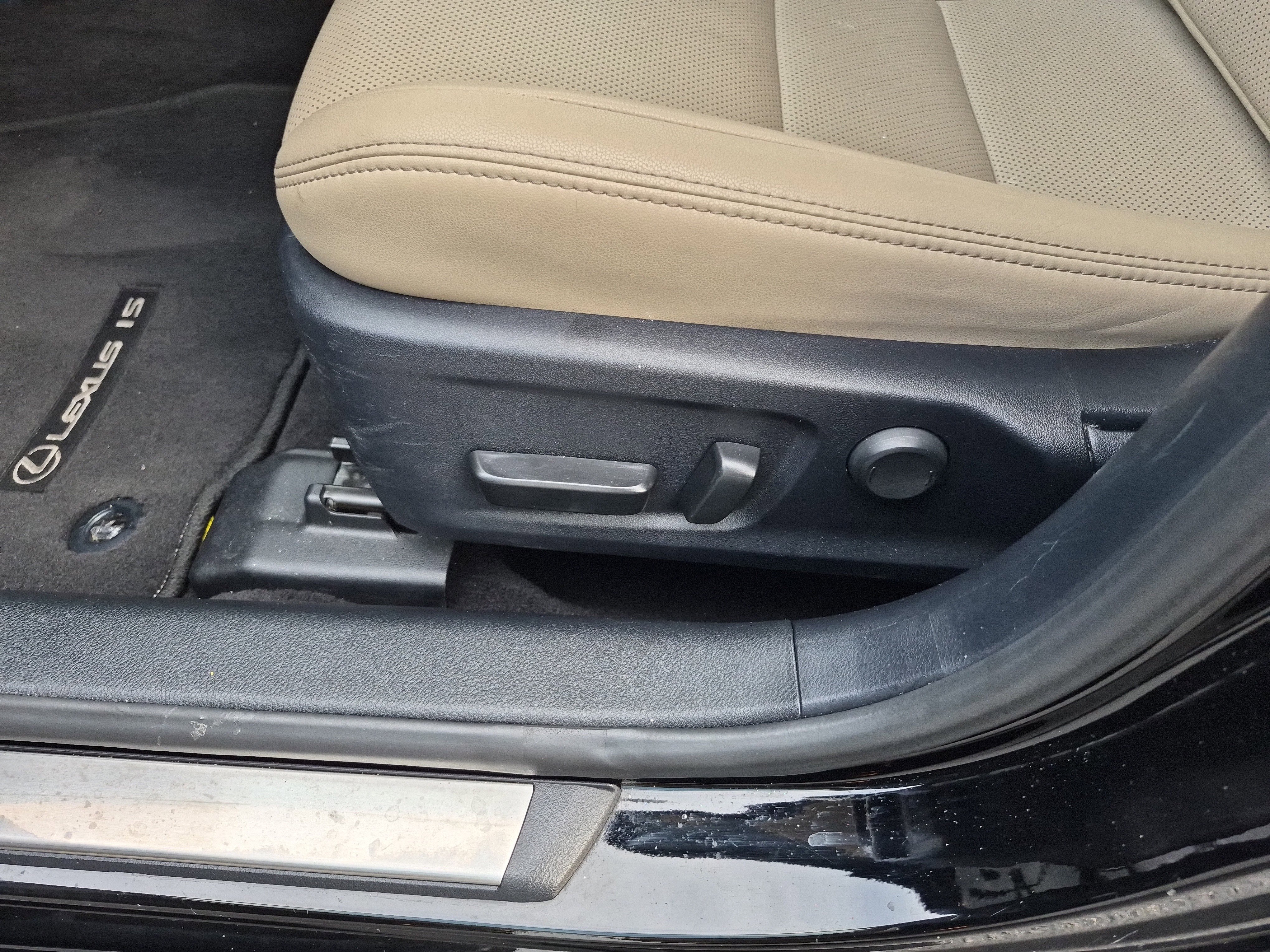 Used 2020 Lexus IS 300 image 13