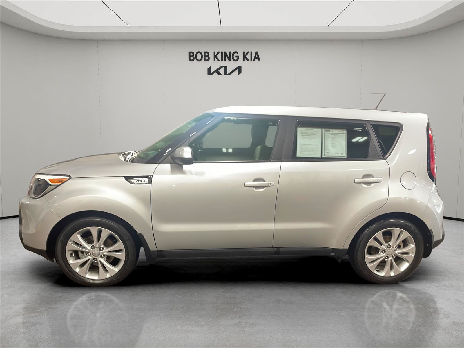 Used 2015 Kia Soul + FWD image 2