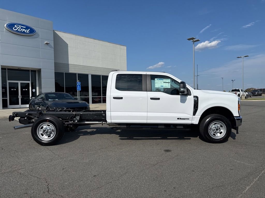 New 2026 Ford F350 XL w/ XL Chrome Package image 2