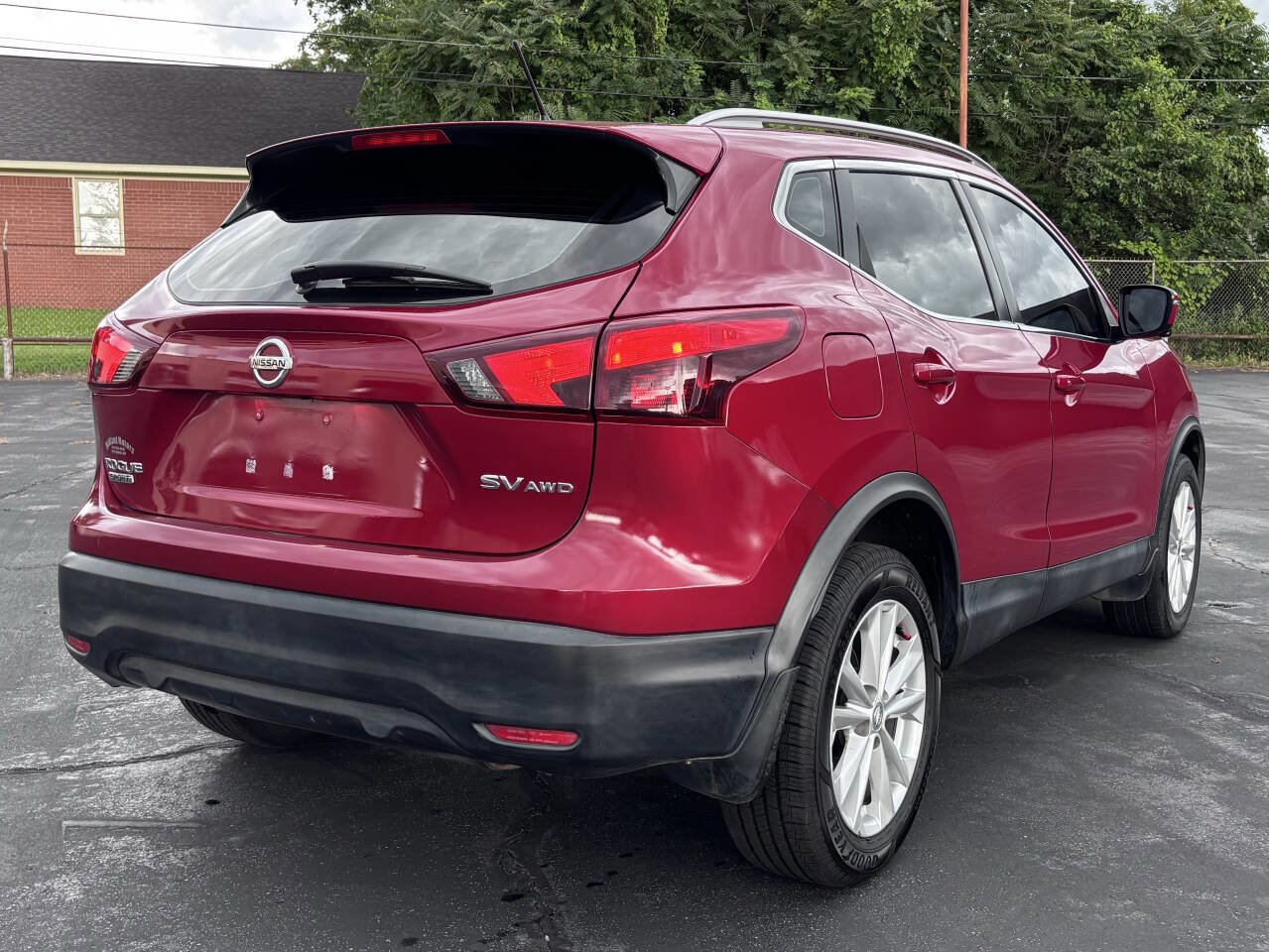 Used 2018 Nissan Rogue Sport SV w/ SV Technology Package image 3