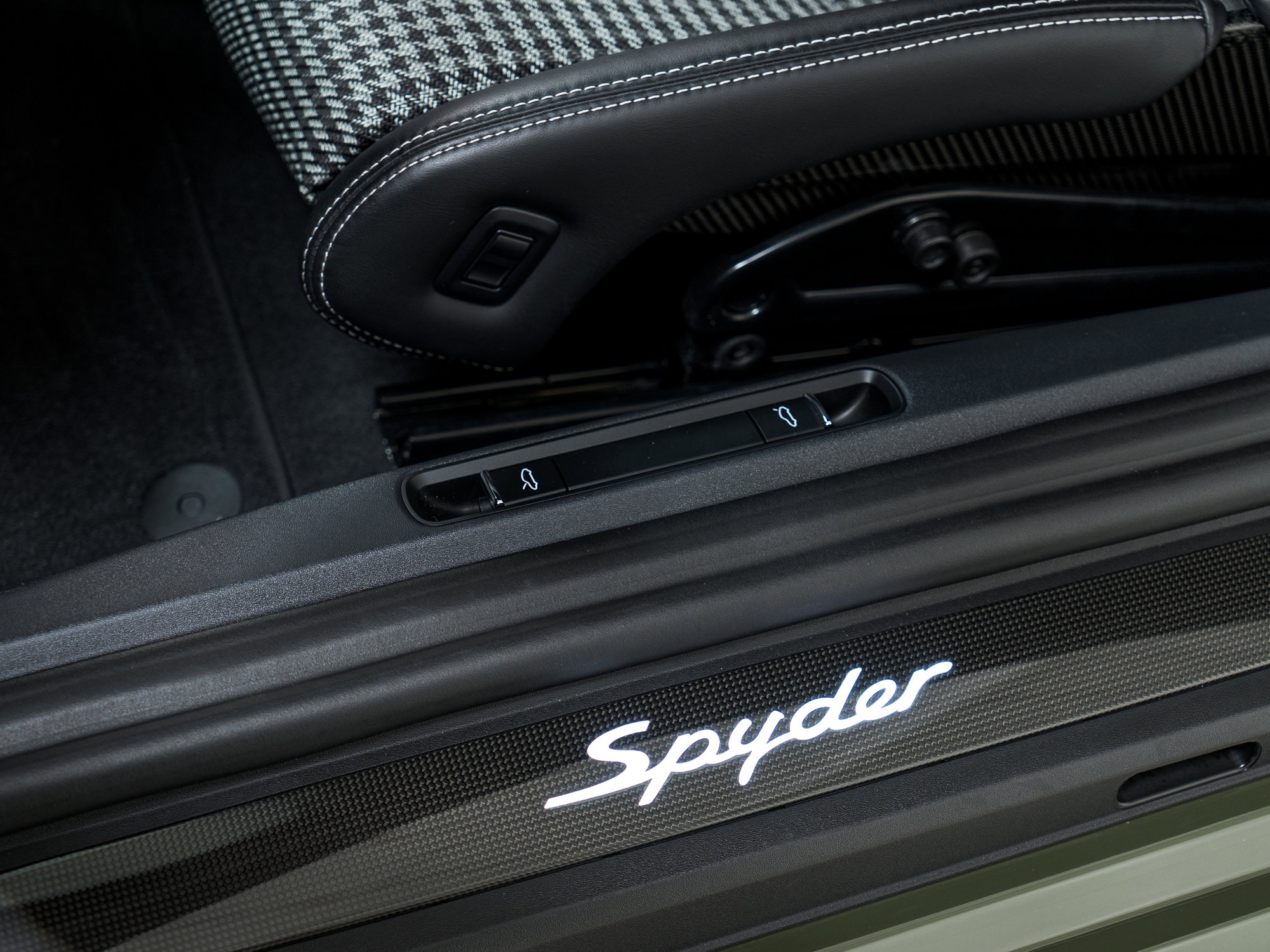 Certified 2023 Porsche 718 Boxster Spyder image 17