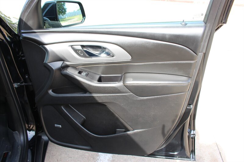 Used 2018 Chevrolet Traverse LT FWD image 21