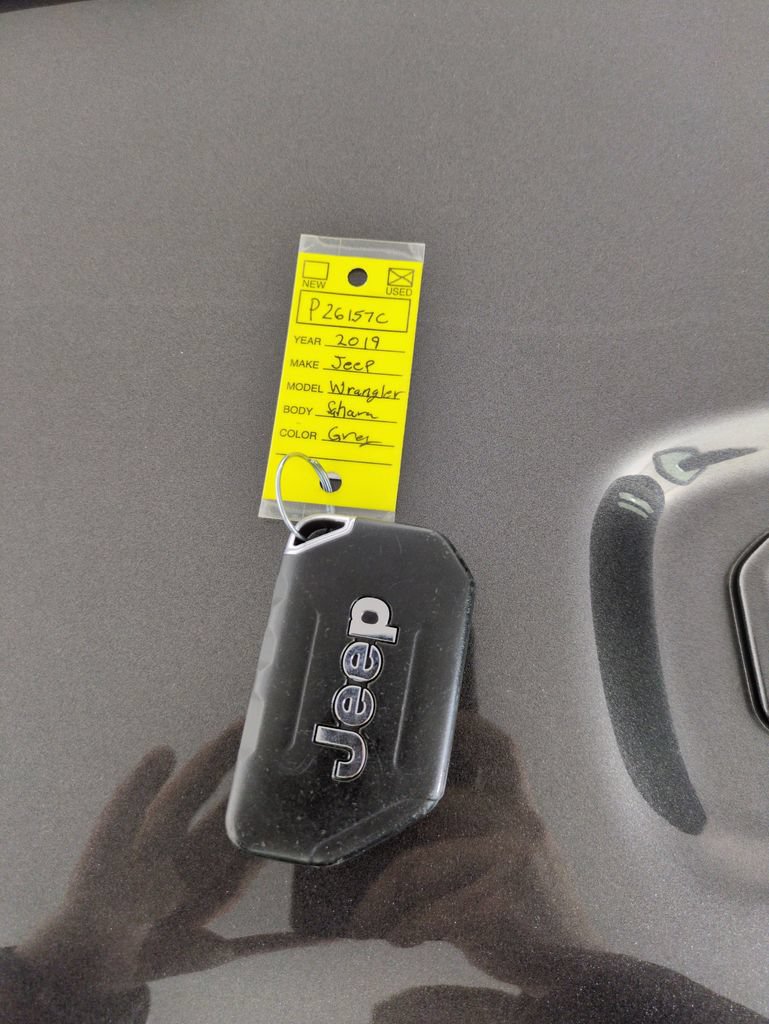 Used 2019 Jeep Wrangler Unlimited Sahara AWD/4WD image 31