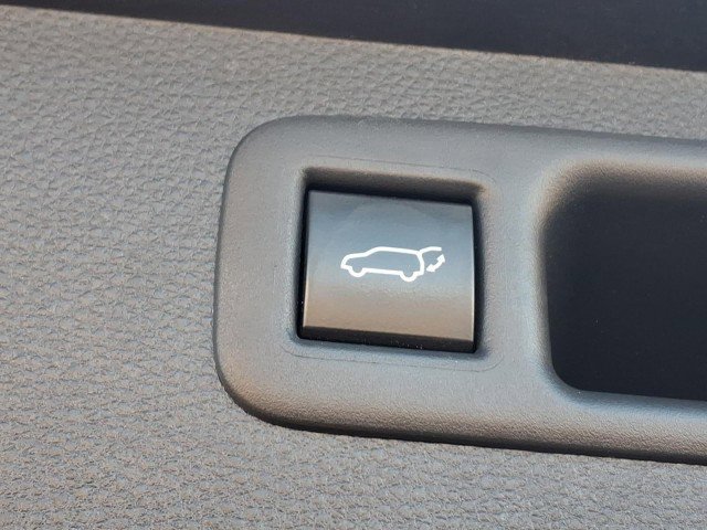 Used 2020 Toyota Highlander XLE image 8