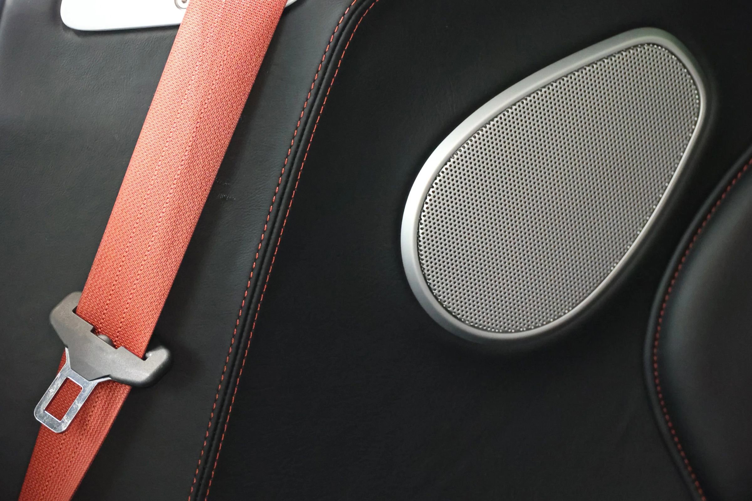 Used 2018 Aston Martin DB11 Coupe image 43