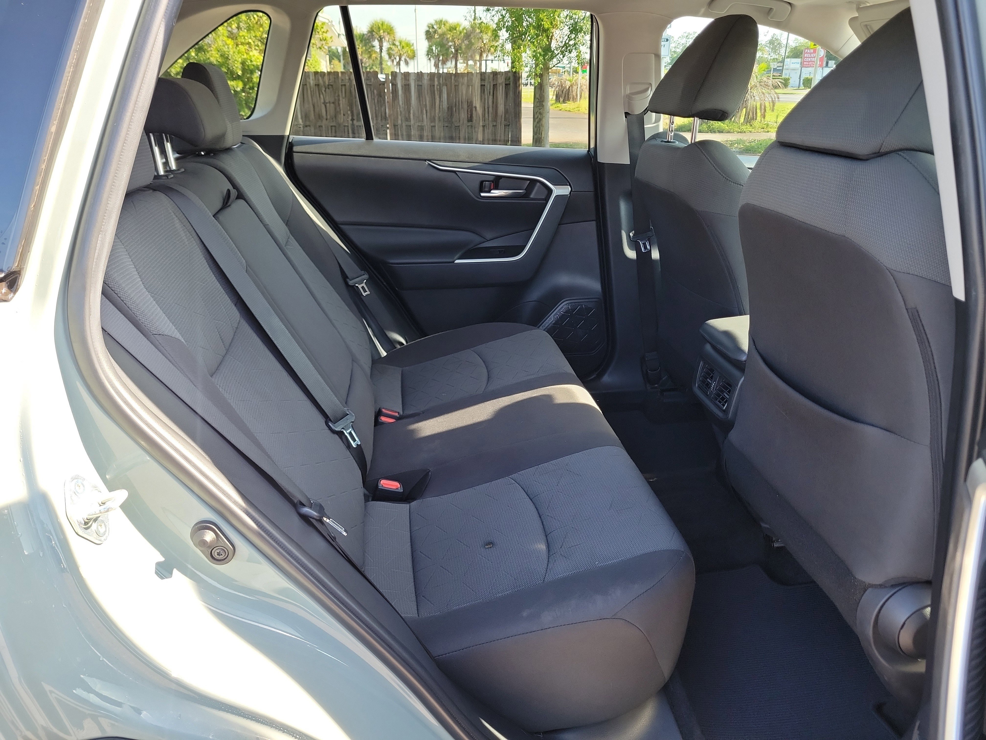 Used 2022 Toyota RAV4 XLE w/ Convenience Package FWD image 11