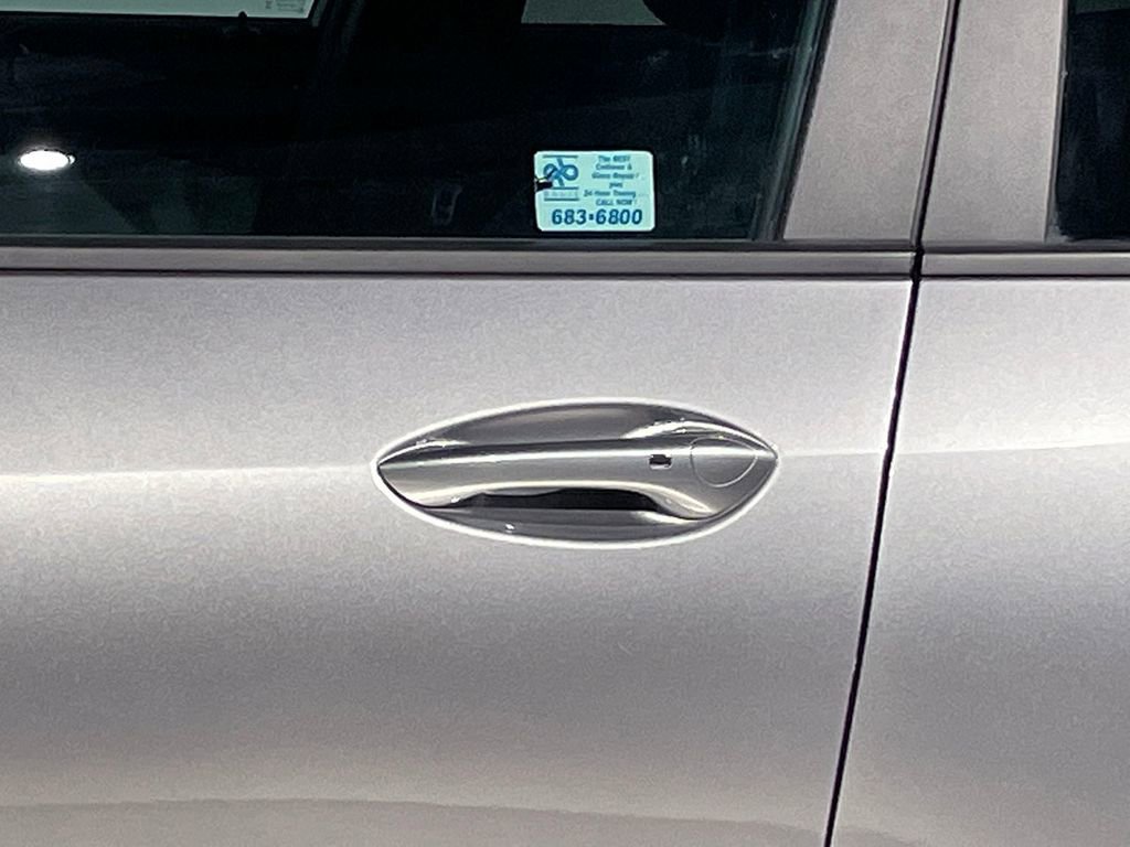 Used 2024 Chevrolet Trax LT w/ Sunroof Package image 16