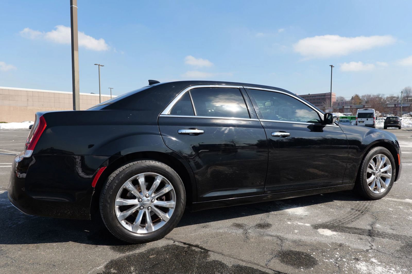 Used 2018 Chrysler 300 Limited image 10