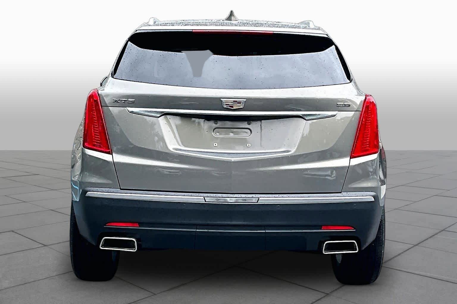 Used 2017 Cadillac XT5 Premium Luxury w/ LPO, Wheel Lock Package FWD image 5