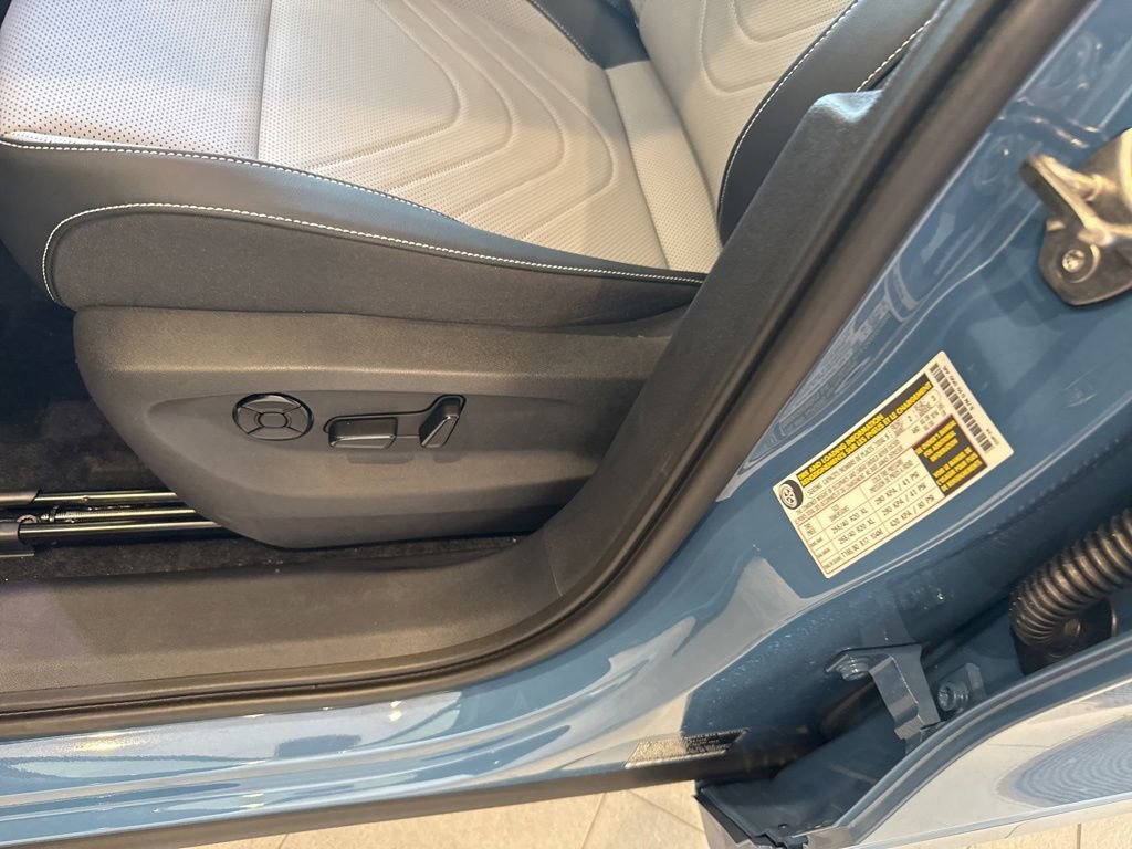 New 2025 Volkswagen Tiguan SE R-Line image 19