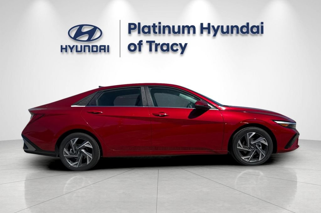 New 2026 Hyundai Elantra Limited FWD image 3