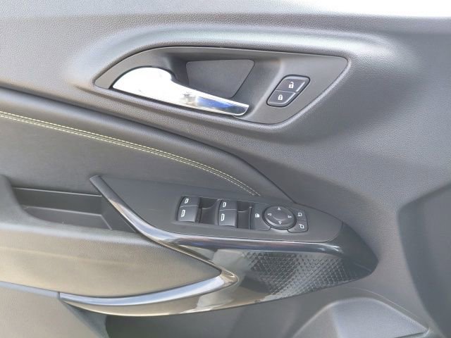 Used 2025 Chevrolet Trax LT image 14