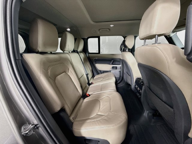 Certified 2023 Land Rover Defender 130 SE AWD/4WD image 29