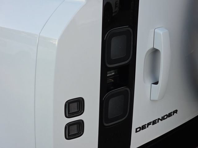 New 2026 Land Rover Defender 110 X-Dynamic SE AWD/4WD image 23