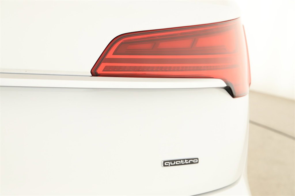 Used 2024 Audi Q5 e Premium w/ Convenience Package image 29