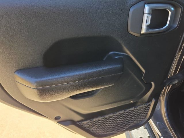 Used 2018 Jeep Wrangler Unlimited Sport S AWD/4WD image 12