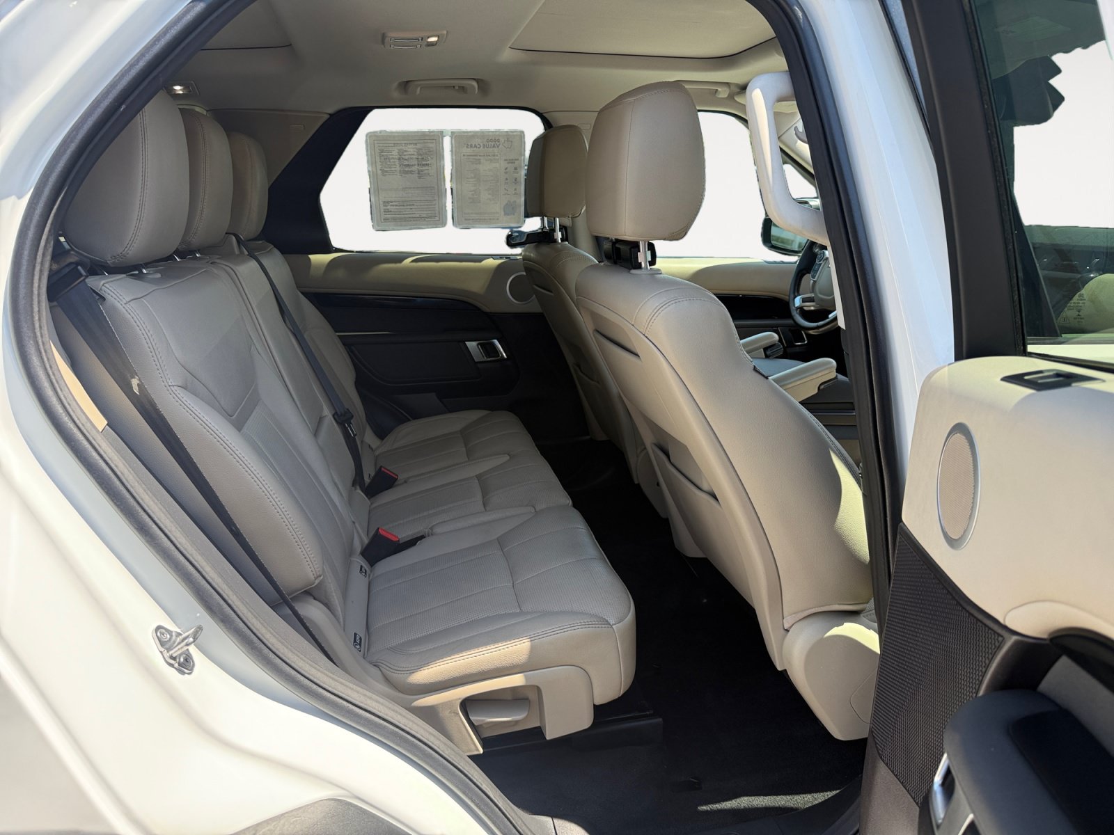 Used 2018 Land Rover Discovery SE AWD/4WD image 18