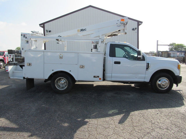 Used 2017 Ford F350 XL w/ Power Equipment Group RWD image 2