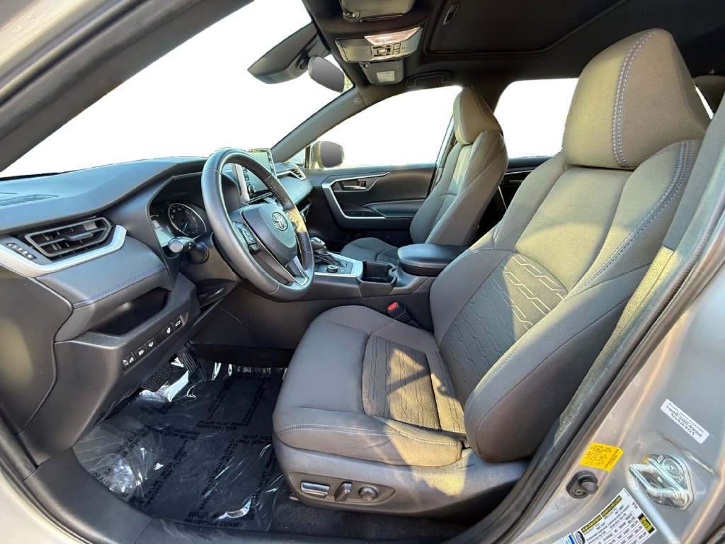 Used 2022 Toyota RAV4 SE w/ Convenience Package AWD/4WD image 9