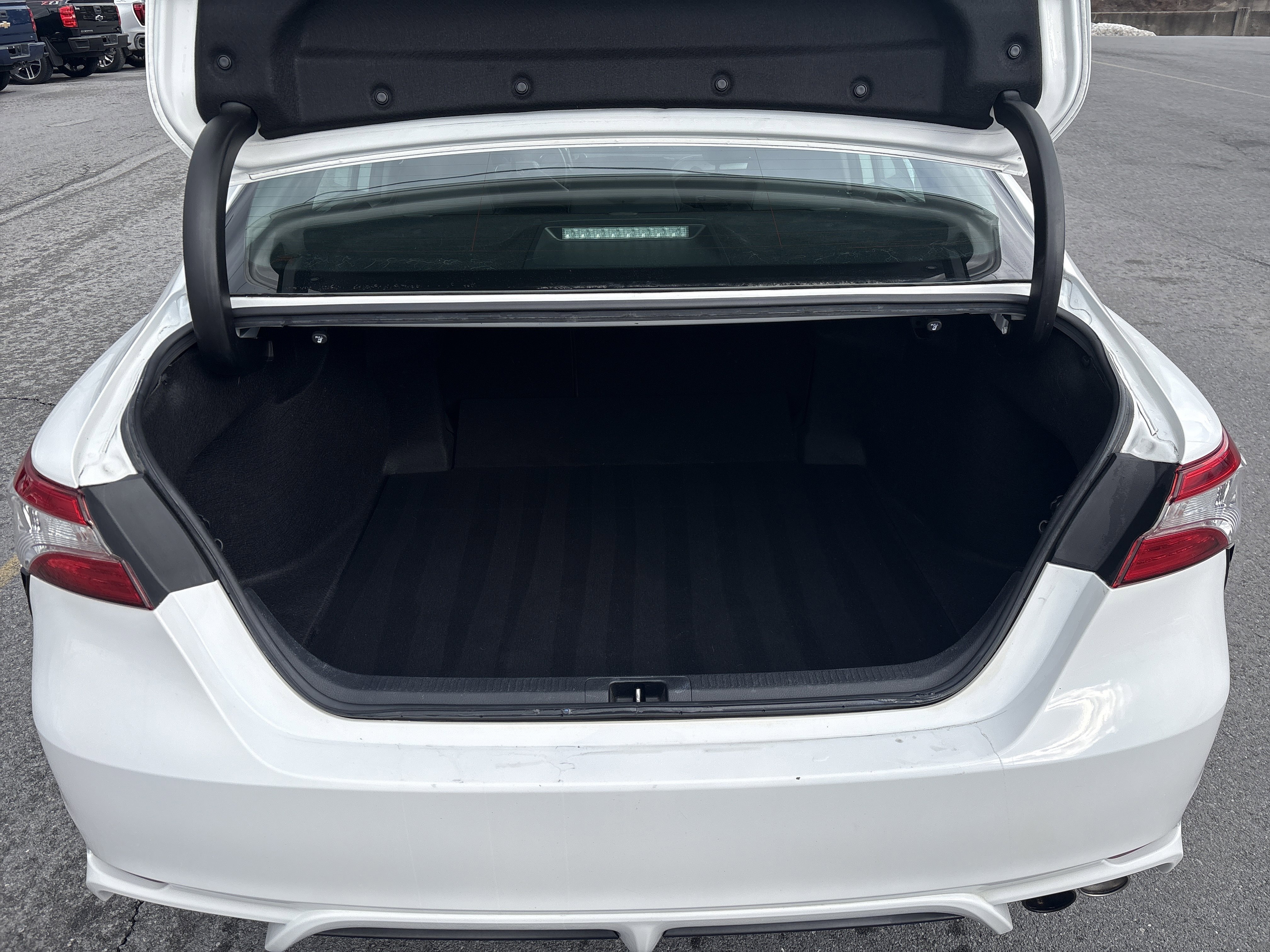 Used 2020 Toyota Camry SE image 5