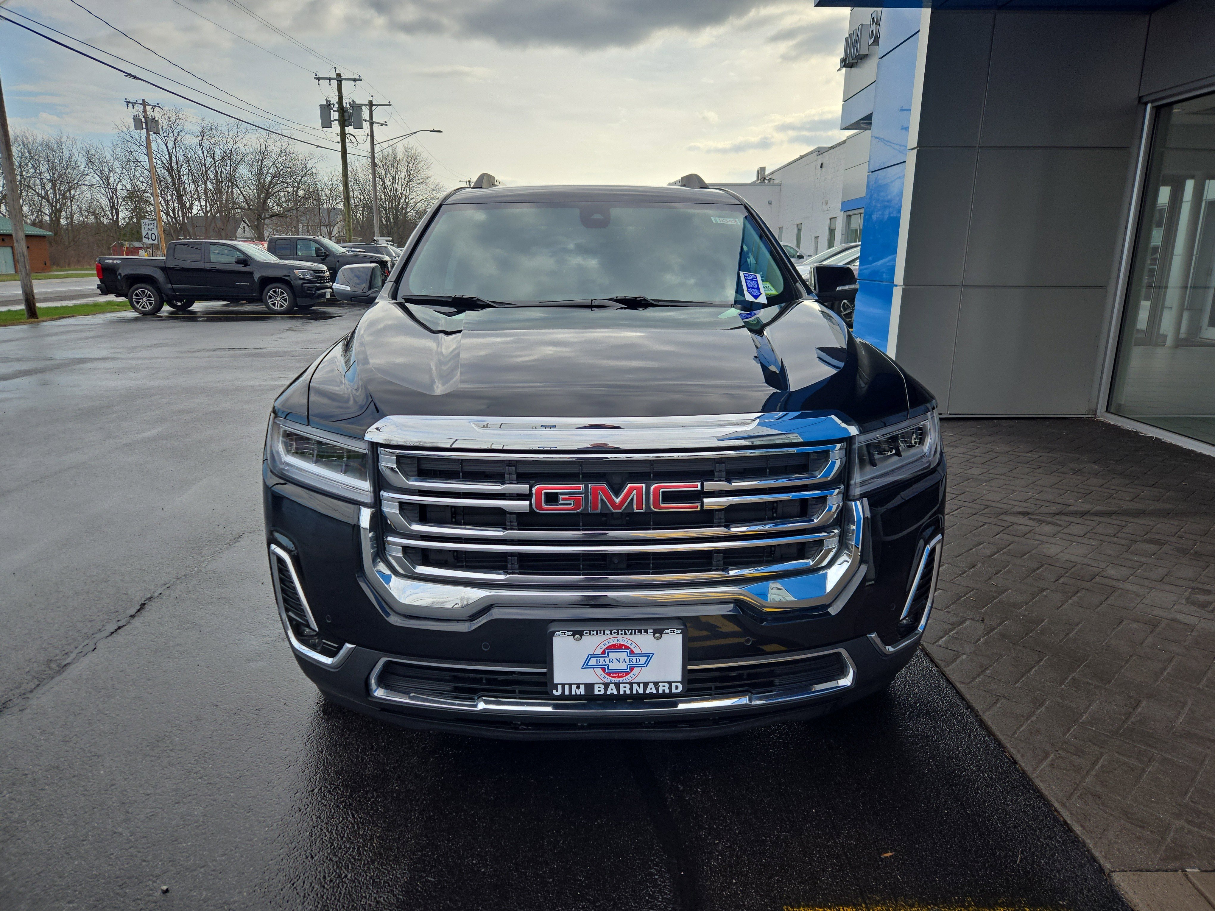 Used 2023 GMC Acadia SLT w/ Preferred Package image 4