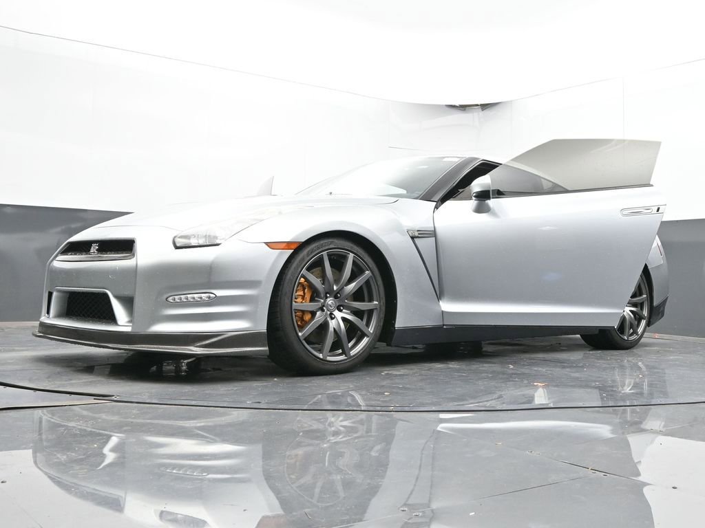 Used 2012 Nissan GT-R Premium image 70