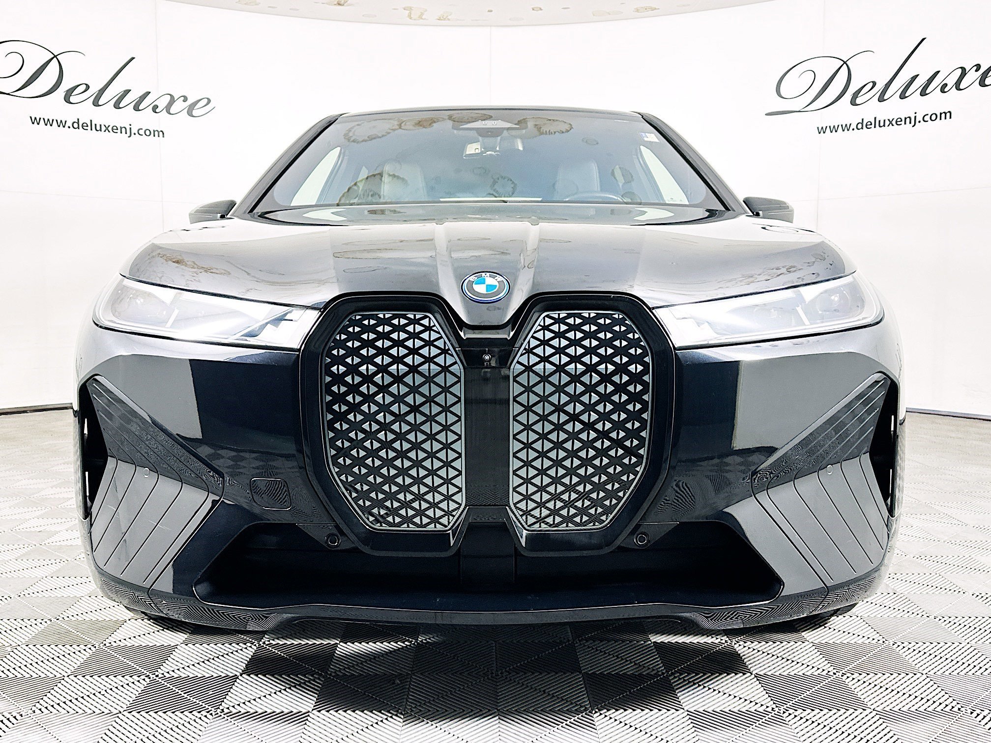 Used 2023 BMW iX xDrive50 w/ Premium Package image 2