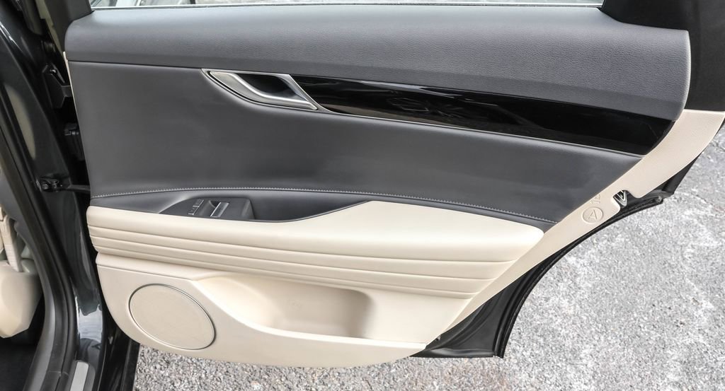 Used 2022 Genesis G80 2.5T image 37