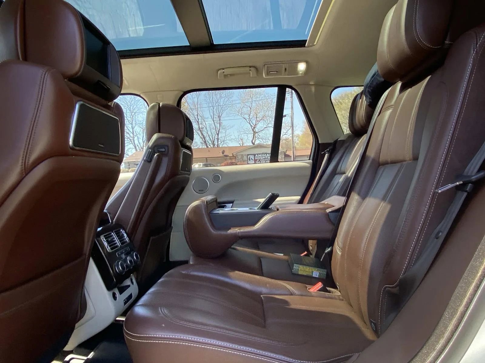 Used 2016 Land Rover Range Rover Autobiography image 12