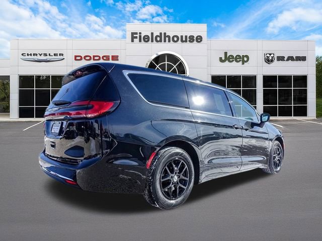 Used 2023 Chrysler Pacifica Touring-L image 30