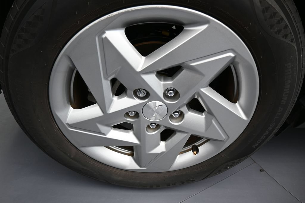 Used 2024 Hyundai Kona SE FWD image 43