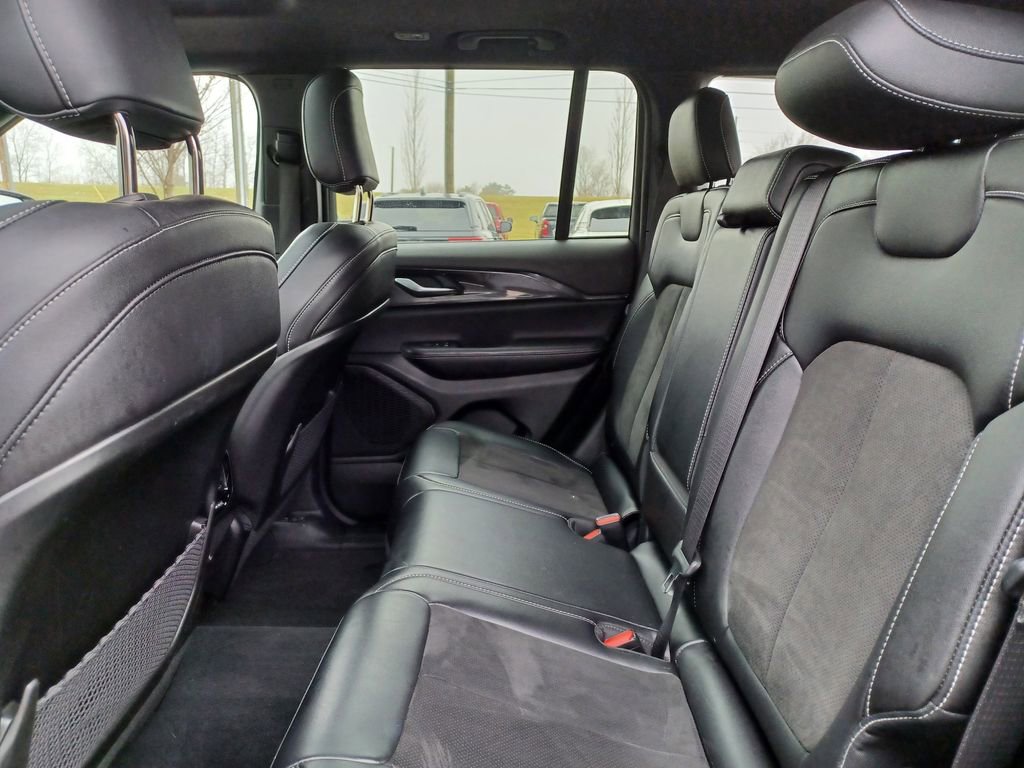 Used 2023 Jeep Grand Cherokee Altitude AWD/4WD image 32