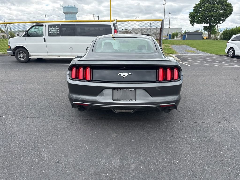 Used 2016 Ford Mustang Coupe RWD image 3