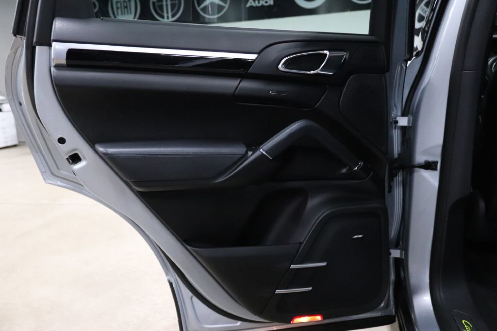Used 2017 Porsche Cayenne S Platinum image 13