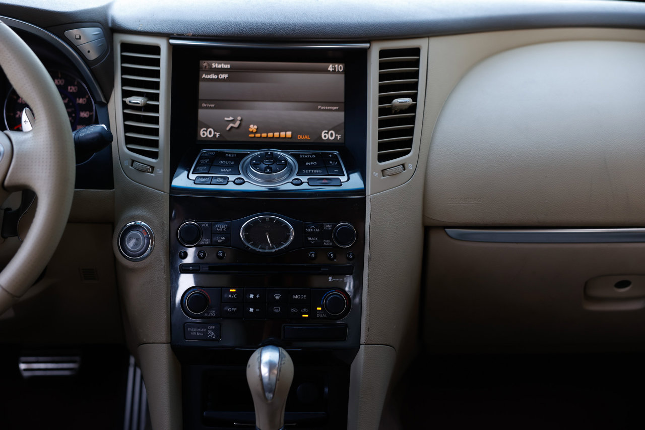 Used 2009 INFINITI FX35 AWD w/ Navigation Pkg image 34