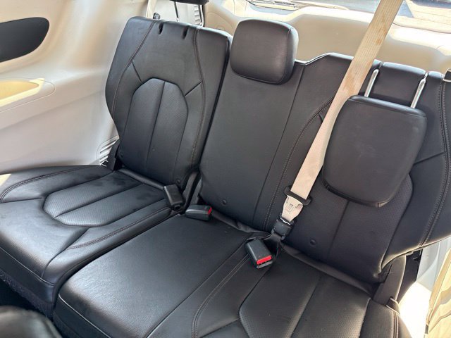 Used 2019 Chrysler Pacifica Touring-L FWD image 17