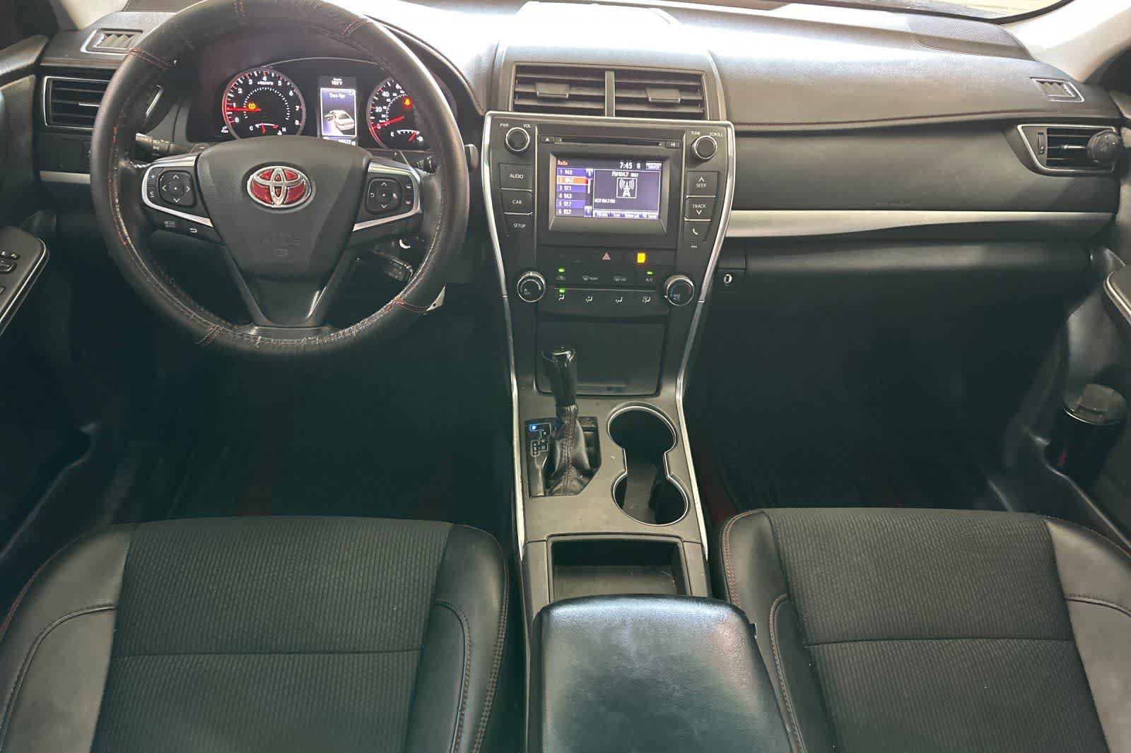 Used 2016 Toyota Camry SE FWD image 4