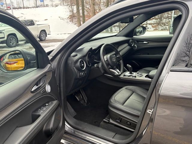 Used 2023 Alfa Romeo Stelvio Ti image 21