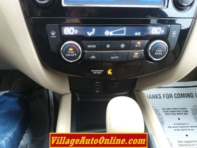 Used 2015 Nissan Rogue SL w/ SL Premium Package image 44