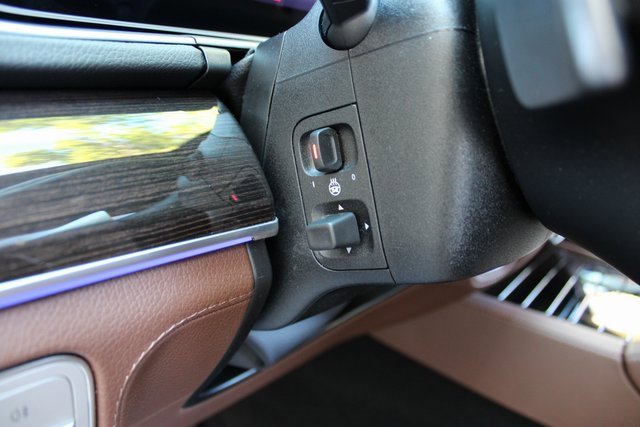 Used 2024 Mercedes-Benz GLE 450 4MATIC w/ AMG Line Exterior image 19